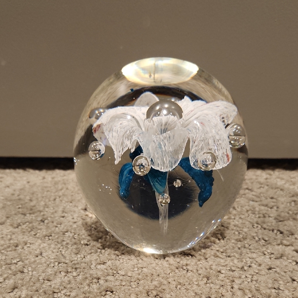 MID CENTURY MODERN Glass Paperweight with White and Blue Flower
